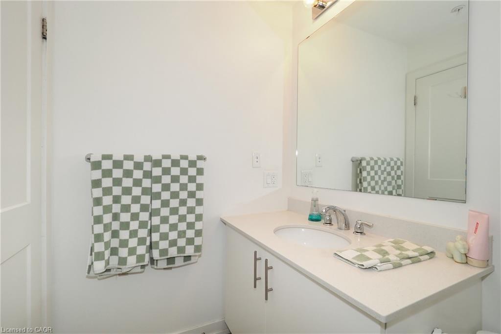415-247 Northfield Drive E, Waterloo, ON - Indoor Photo Showing Bathroom