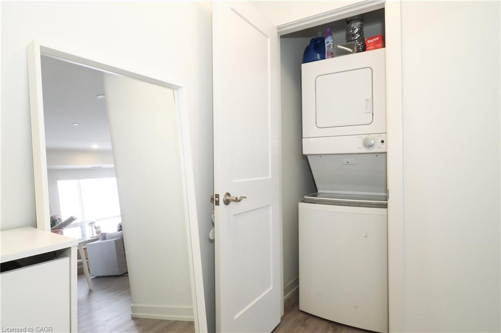 415-247 Northfield Drive E, Waterloo, ON - Indoor Photo Showing Laundry Room