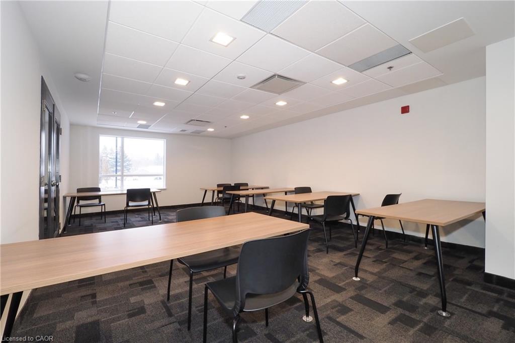 415-247 Northfield Drive E, Waterloo, ON - Indoor Photo Showing Dining Room