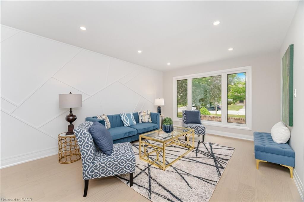 2392 Arnold Crescent, Burlington, ON - Indoor Photo Showing Living Room
