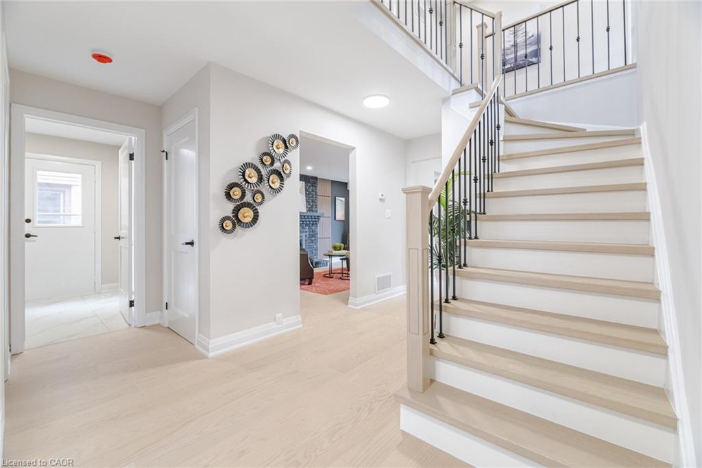 2392 Arnold Crescent, Burlington, ON - Indoor Photo Showing Other Room