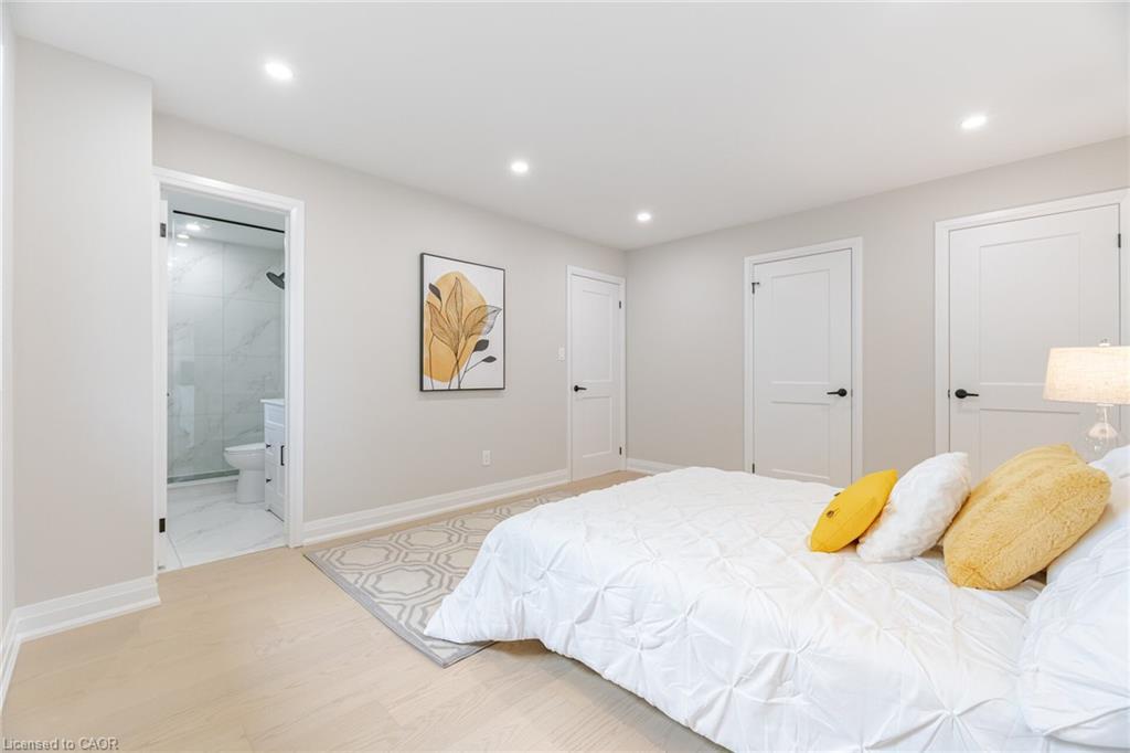 2392 Arnold Crescent, Burlington, ON - Indoor Photo Showing Bedroom