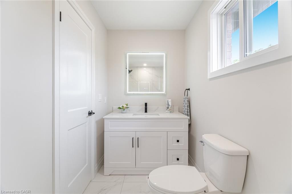 2392 Arnold Crescent, Burlington, ON - Indoor Photo Showing Bathroom