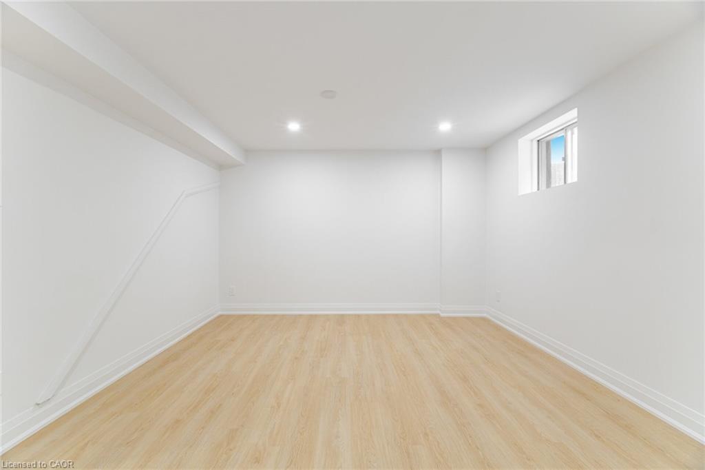 2392 Arnold Crescent, Burlington, ON - Indoor Photo Showing Other Room