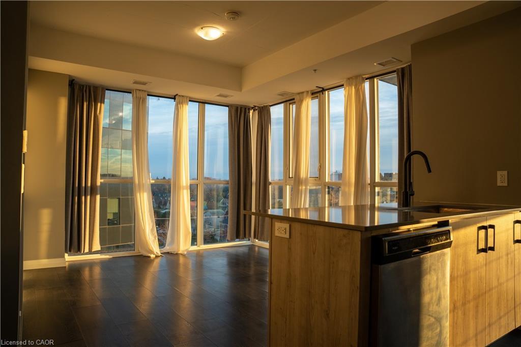 605-108 Garment Street, Kitchener, ON - Indoor Photo Showing Kitchen