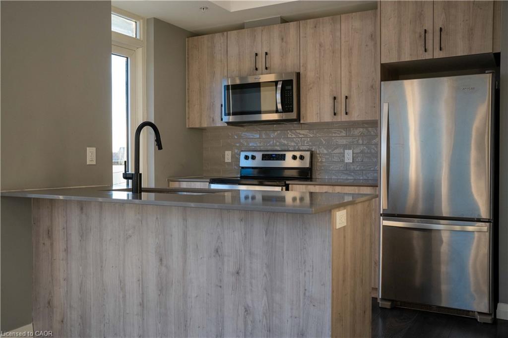 605-108 Garment Street, Kitchener, ON - Indoor Photo Showing Kitchen With Upgraded Kitchen