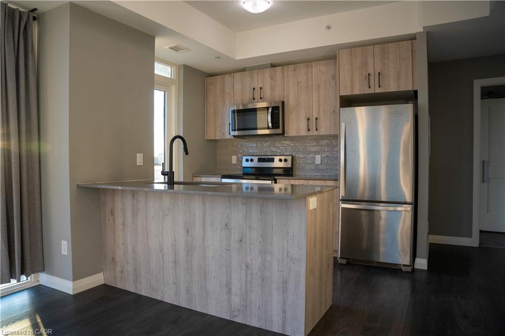 605-108 Garment Street, Kitchener, ON - Indoor Photo Showing Kitchen With Upgraded Kitchen
