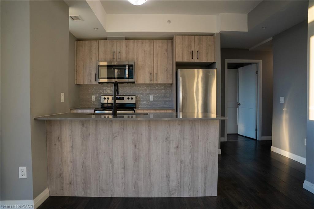 605-108 Garment Street, Kitchener, ON - Indoor Photo Showing Kitchen