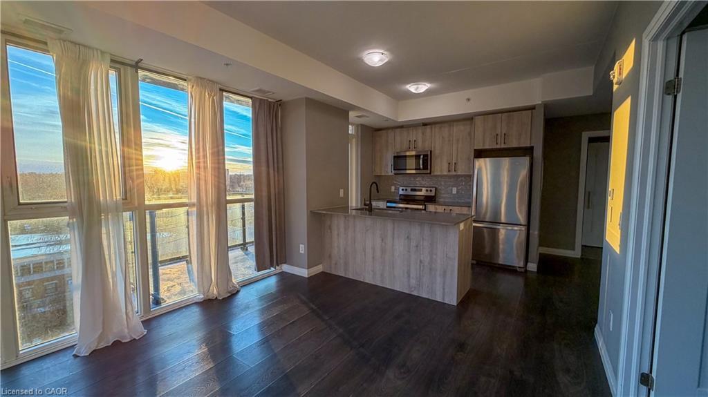 605-108 Garment Street, Kitchener, ON - Indoor Photo Showing Kitchen
