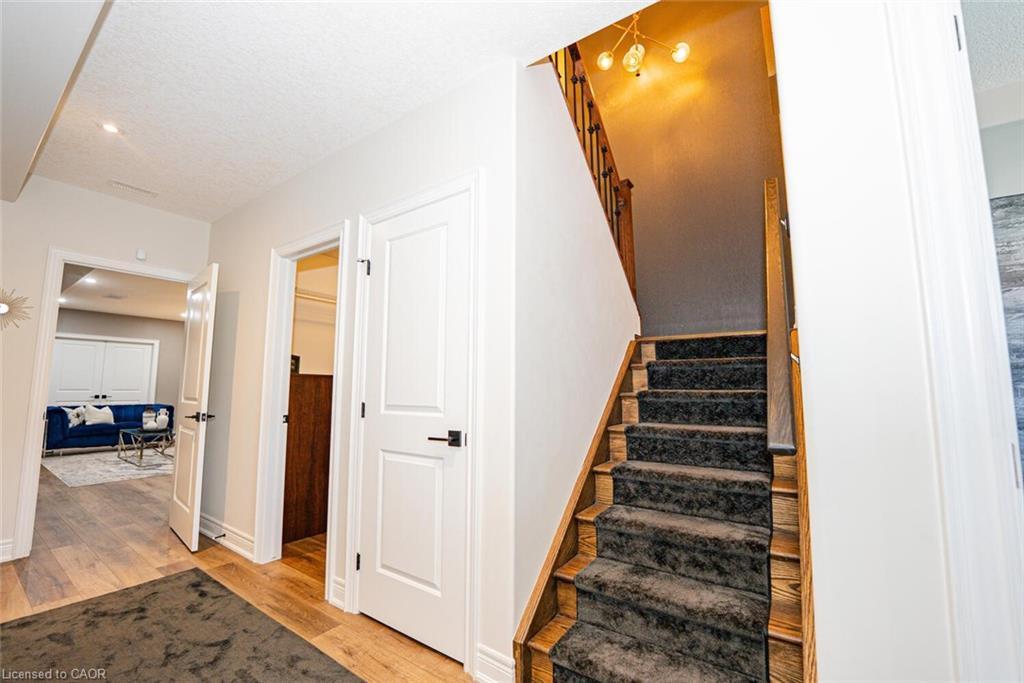 11-2848 King Street, Lincoln, ON - Indoor Photo Showing Other Room