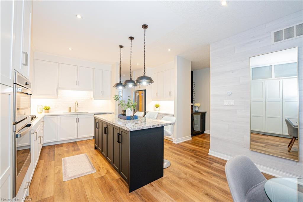 11-2848 King Street, Lincoln, ON - Indoor Photo Showing Kitchen With Upgraded Kitchen