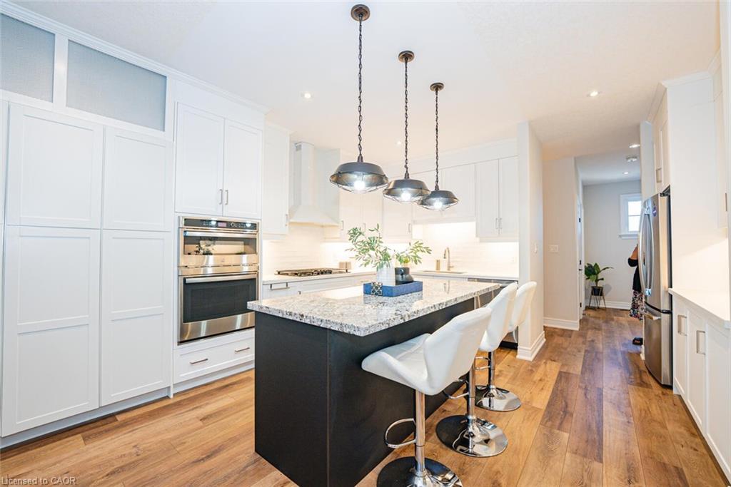 11-2848 King Street, Lincoln, ON - Indoor Photo Showing Kitchen With Upgraded Kitchen