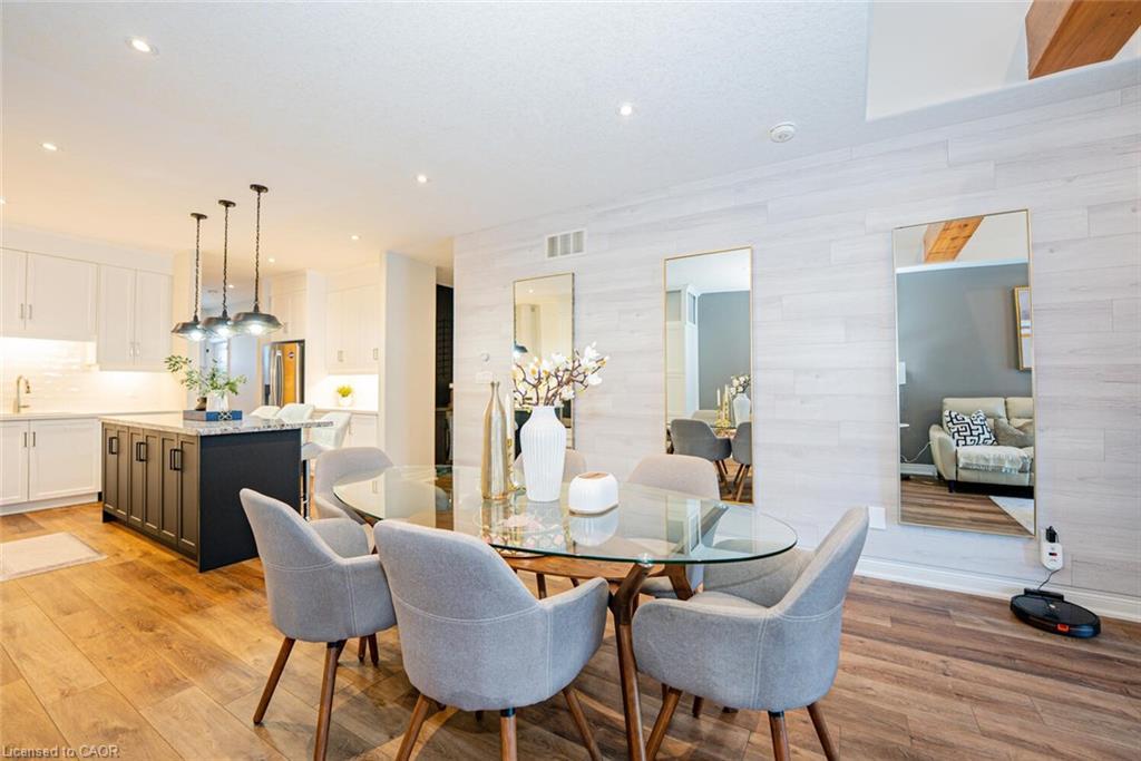11-2848 King Street, Lincoln, ON - Indoor Photo Showing Dining Room