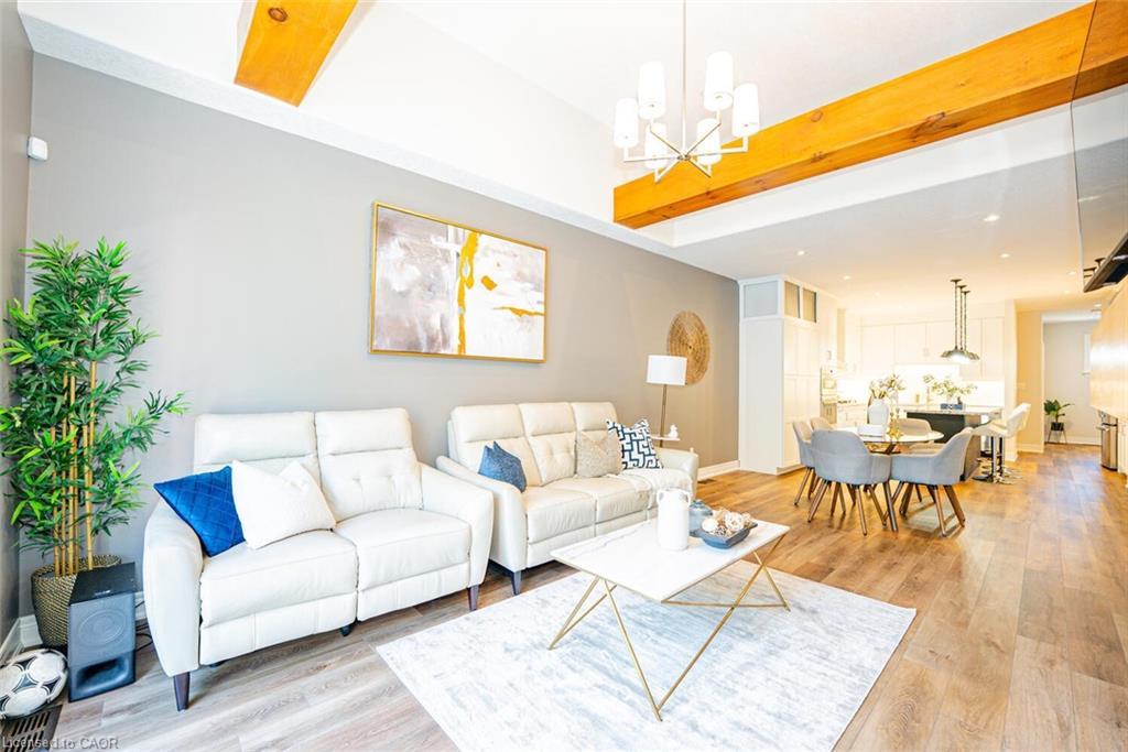 11-2848 King Street, Lincoln, ON - Indoor Photo Showing Living Room