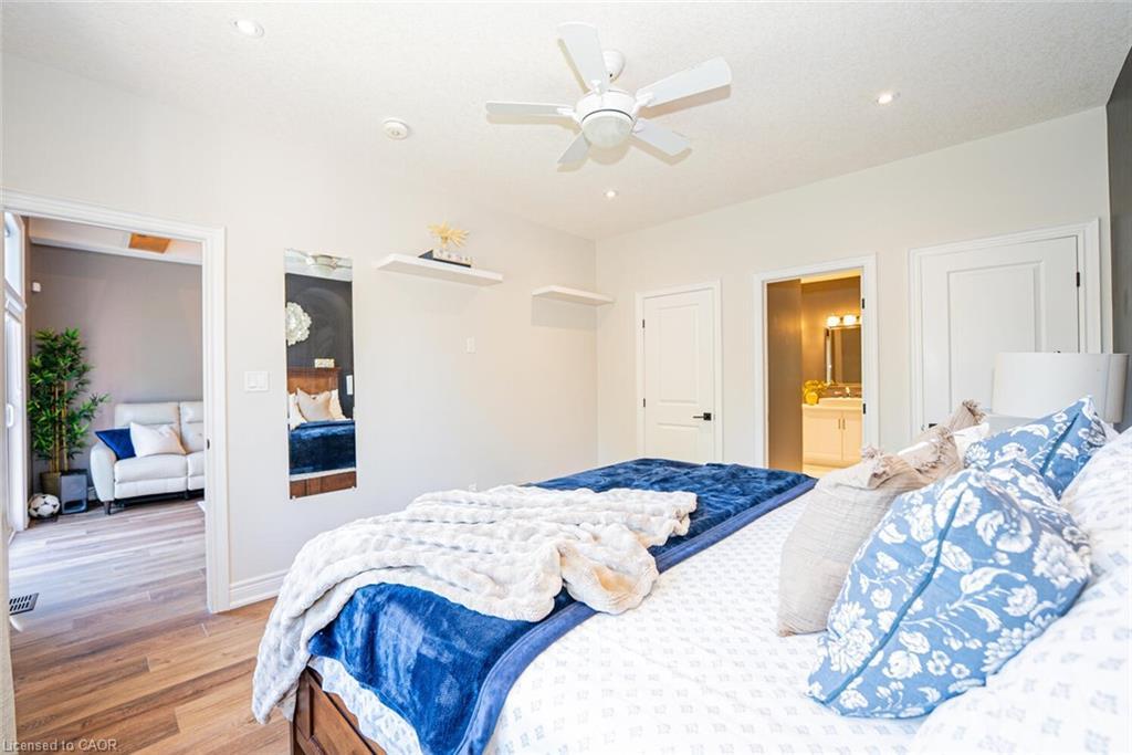 11-2848 King Street, Lincoln, ON - Indoor Photo Showing Bedroom