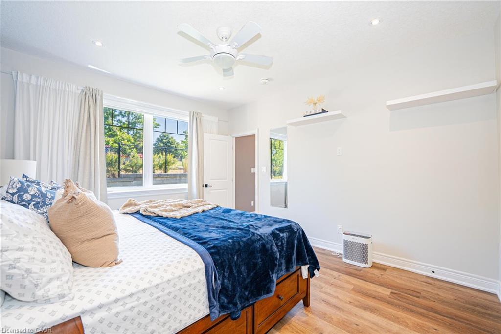 11-2848 King Street, Lincoln, ON - Indoor Photo Showing Bedroom