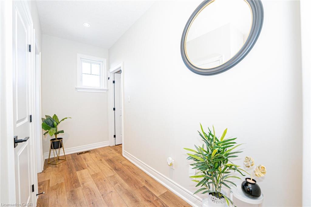 11-2848 King Street, Lincoln, ON - Indoor Photo Showing Other Room