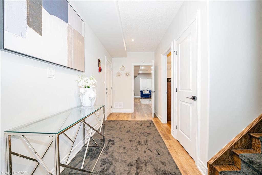 11-2848 King Street, Lincoln, ON - Indoor Photo Showing Other Room