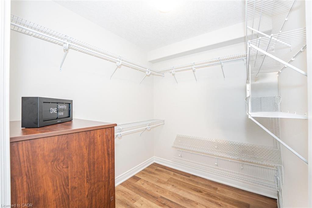 11-2848 King Street, Lincoln, ON - Indoor With Storage