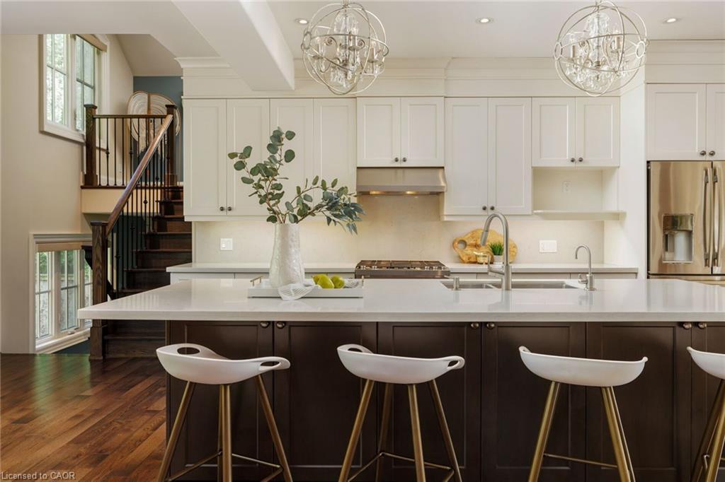 2448 Bridge Road, Oakville, ON - Indoor Photo Showing Kitchen With Upgraded Kitchen