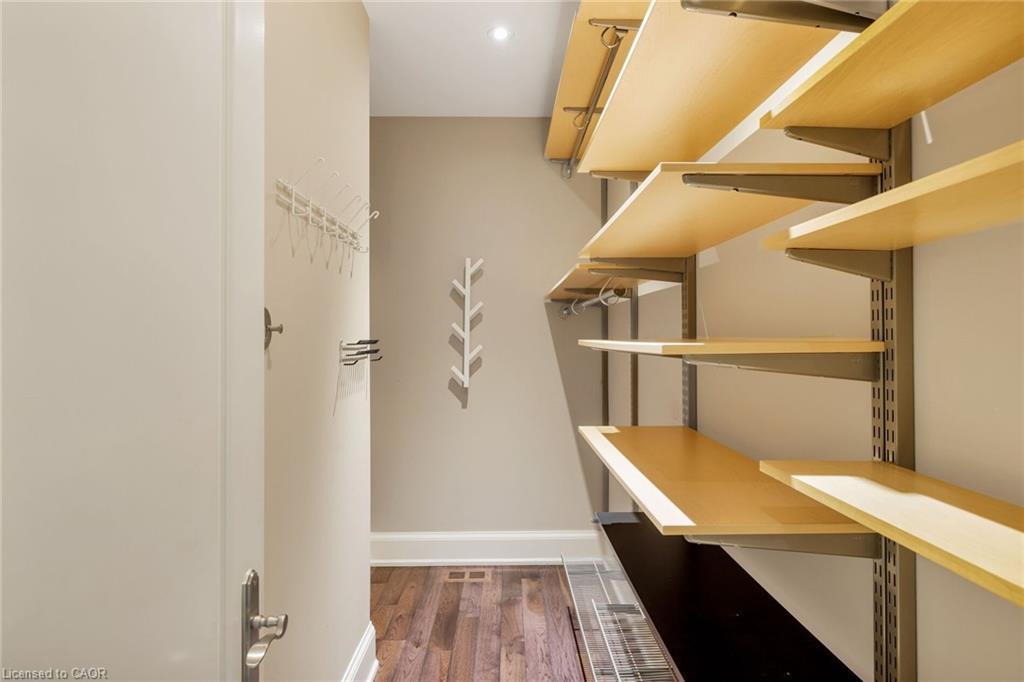 2448 Bridge Road, Oakville, ON - Indoor