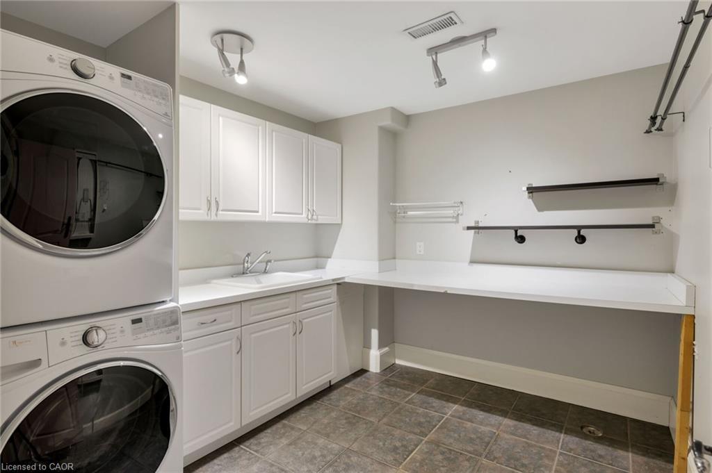 2448 Bridge Road, Oakville, ON - Indoor Photo Showing Laundry Room