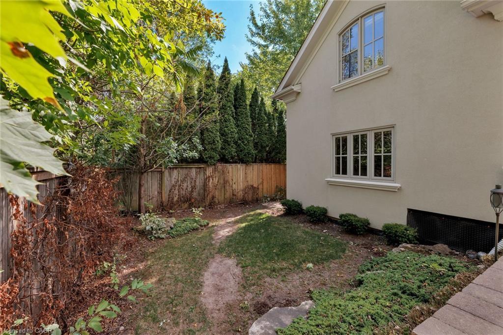 2448 Bridge Road, Oakville, ON - Outdoor