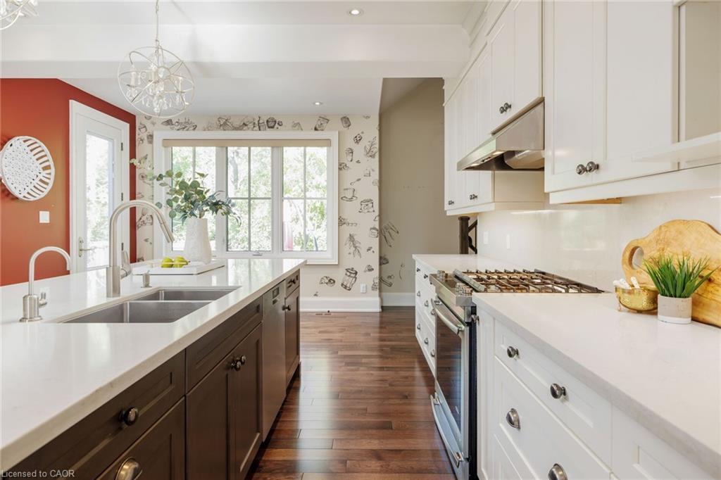 2448 Bridge Road, Oakville, ON - Indoor Photo Showing Kitchen With Double Sink