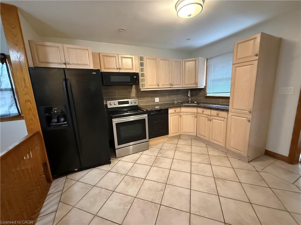 862 West 5Th Street, Hamilton, ON - Indoor Photo Showing Kitchen