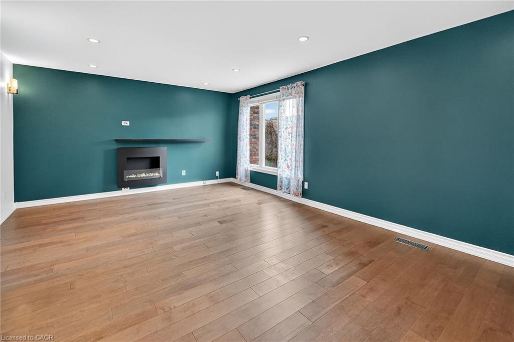 21-178 Scott Street, St. Catharines, ON - Indoor With Fireplace