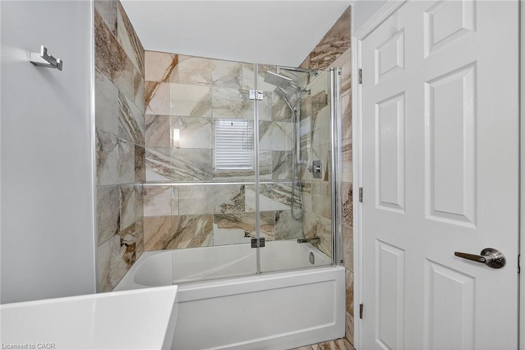 21-178 Scott Street, St. Catharines, ON - Indoor Photo Showing Bathroom