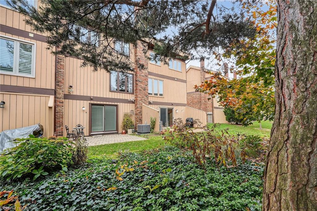 21-178 Scott Street, St. Catharines, ON - Outdoor