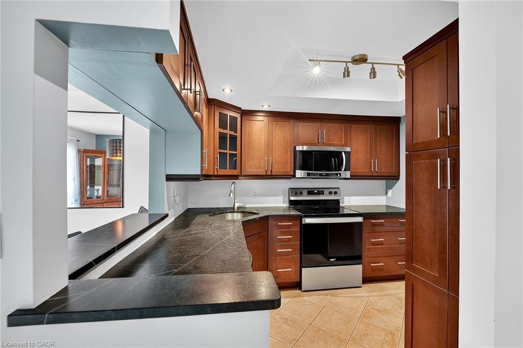 21-178 Scott Street, St. Catharines, ON - Indoor Photo Showing Kitchen