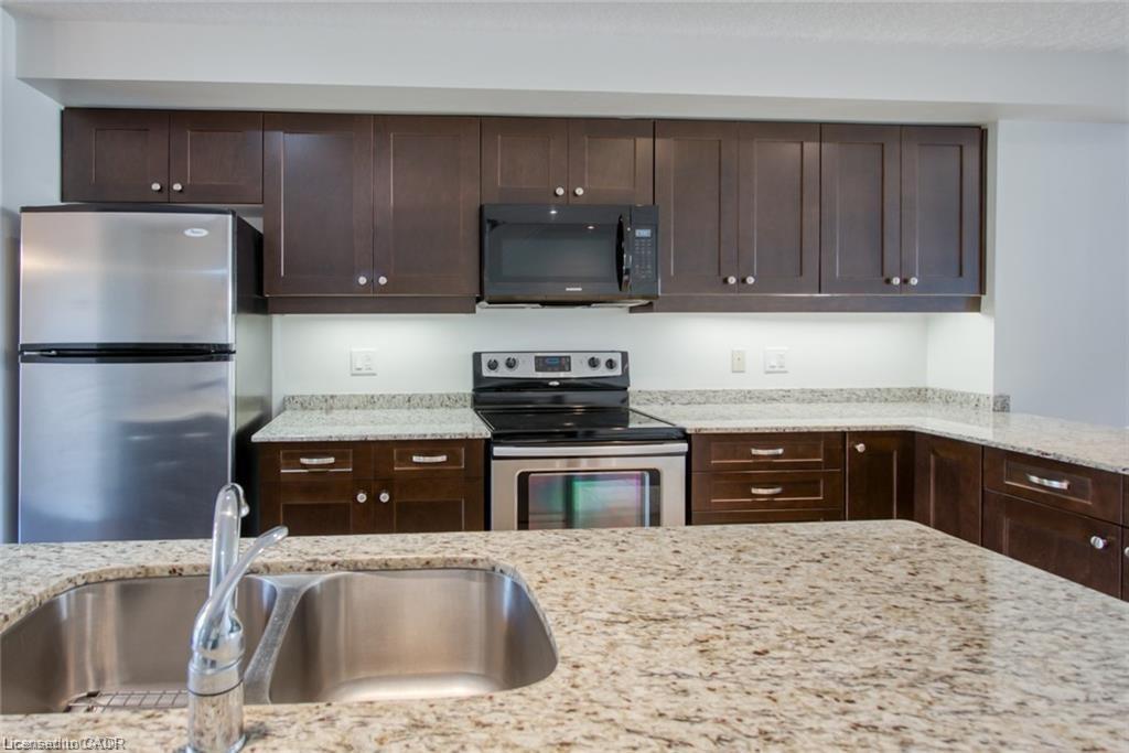43 Woolwich Street, Kitchener, ON - Indoor Photo Showing Kitchen With Double Sink With Upgraded Kitchen