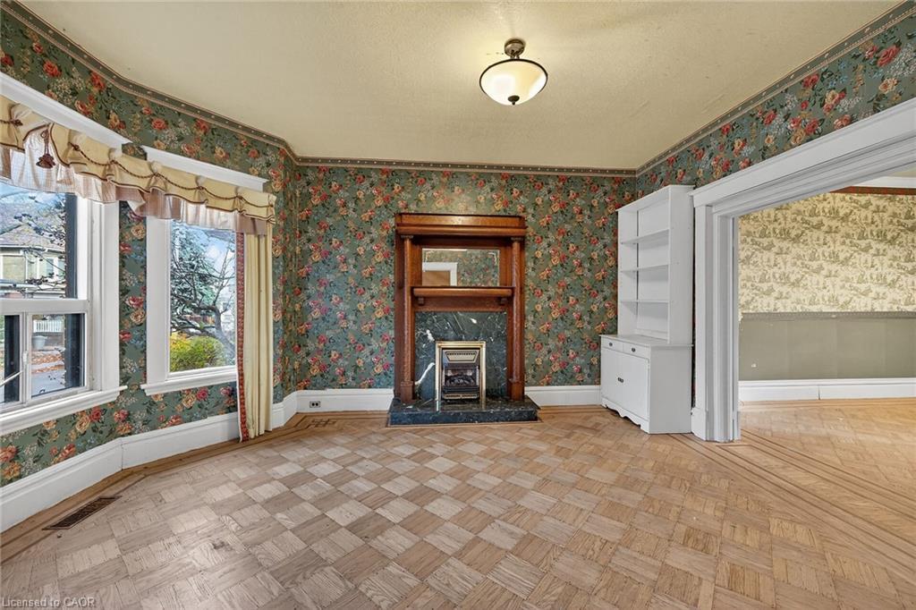 91 Spadina Avenue, Hamilton, ON - Indoor With Fireplace