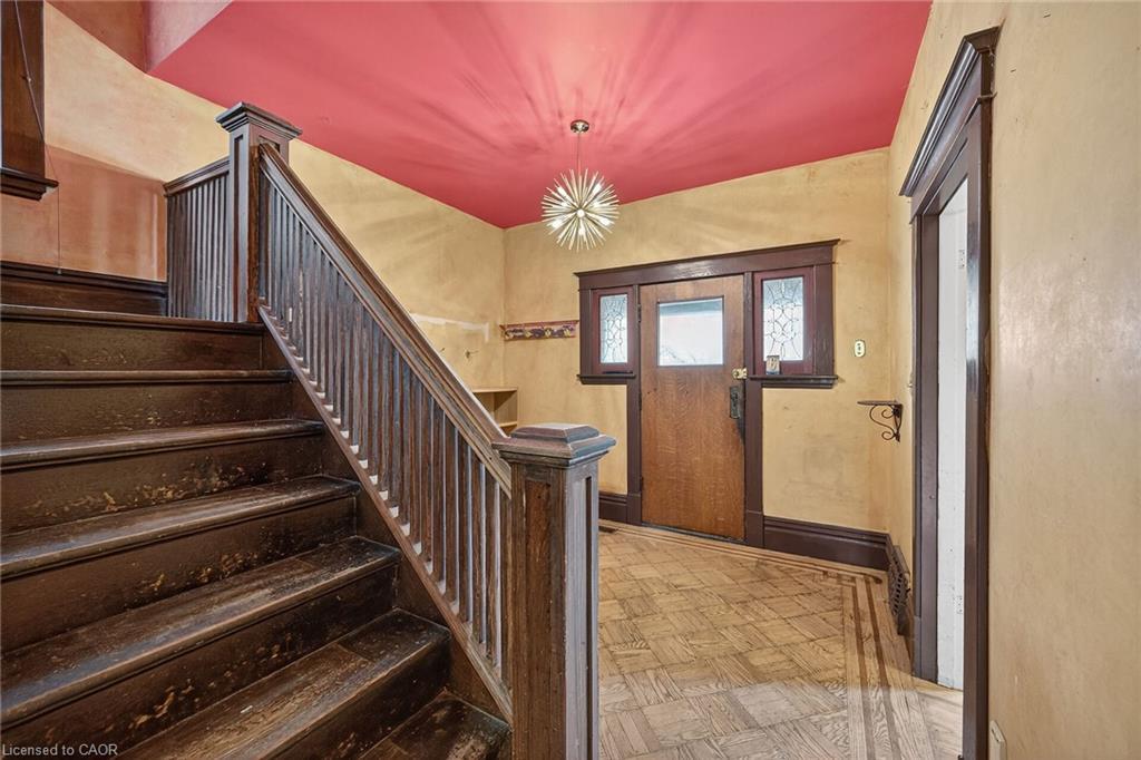 91 Spadina Avenue, Hamilton, ON - Indoor Photo Showing Other Room