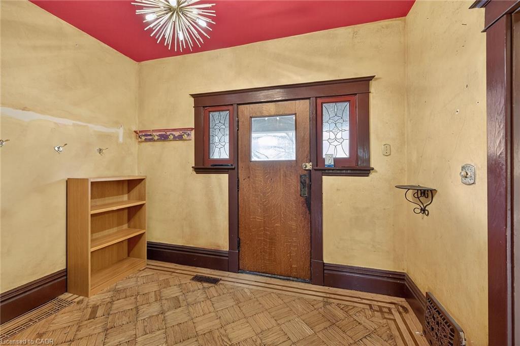 91 Spadina Avenue, Hamilton, ON - Indoor Photo Showing Other Room