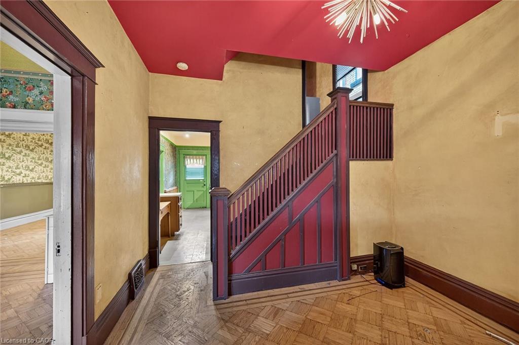 91 Spadina Avenue, Hamilton, ON - Indoor Photo Showing Other Room