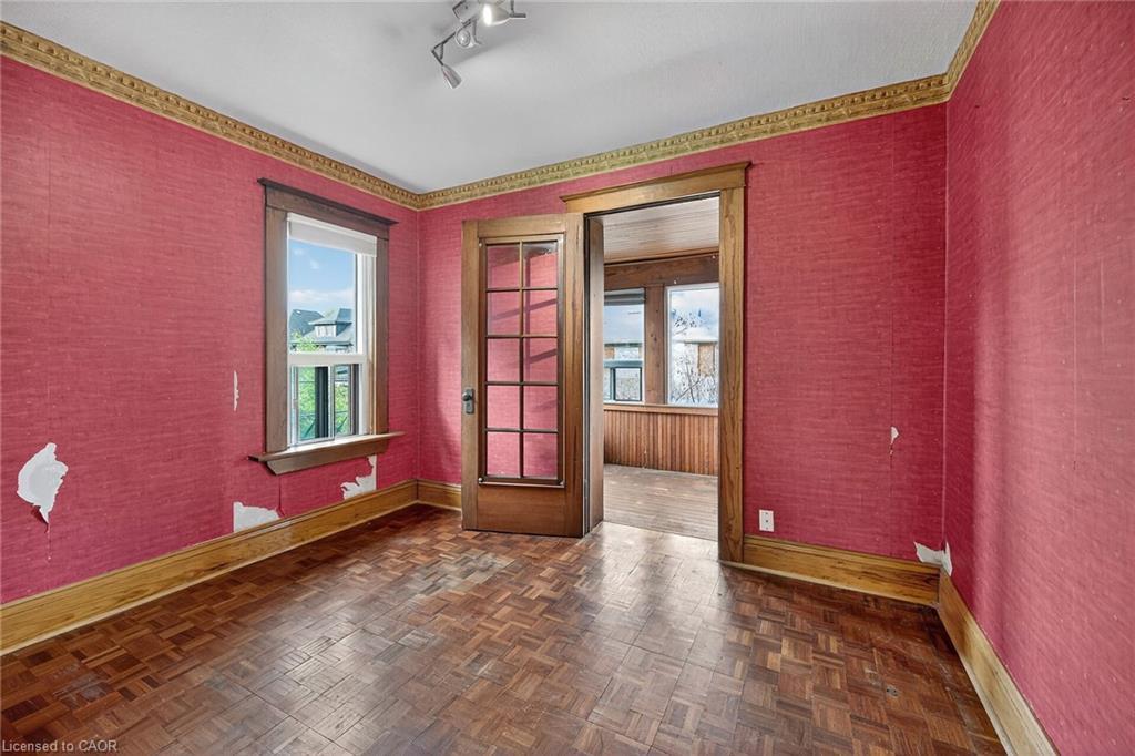 91 Spadina Avenue, Hamilton, ON - Indoor Photo Showing Other Room
