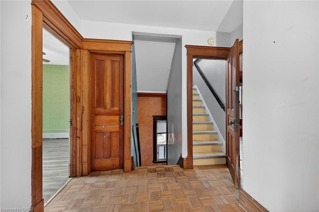 91 Spadina Avenue, Hamilton, ON - Indoor Photo Showing Other Room