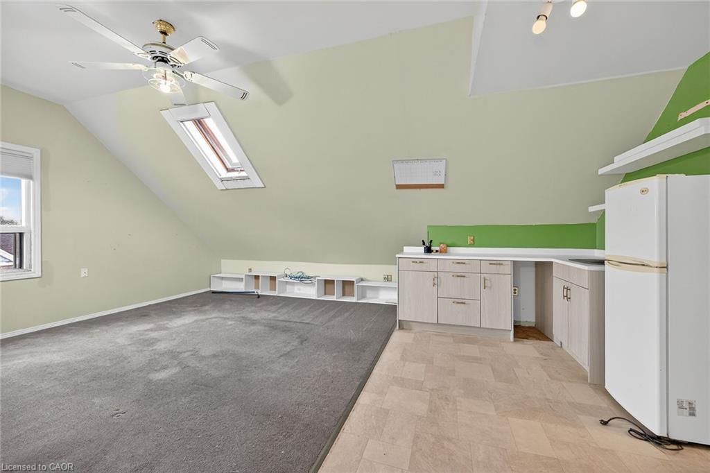 91 Spadina Avenue, Hamilton, ON - Indoor Photo Showing Other Room