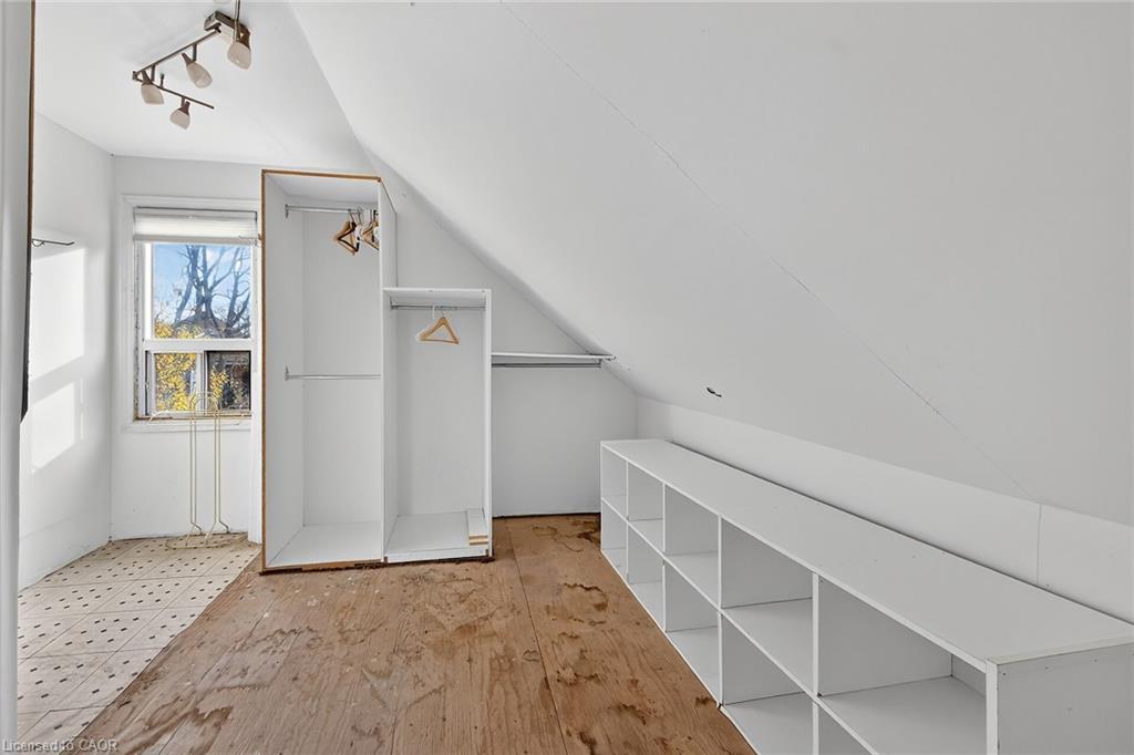 91 Spadina Avenue, Hamilton, ON - Indoor Photo Showing Other Room