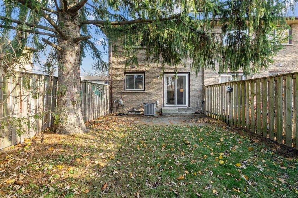 17-1455 Garth Street, Hamilton, ON - Outdoor