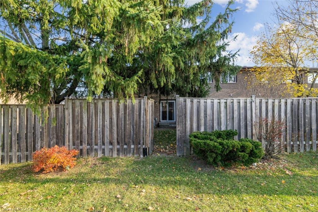 17-1455 Garth Street, Hamilton, ON - Outdoor