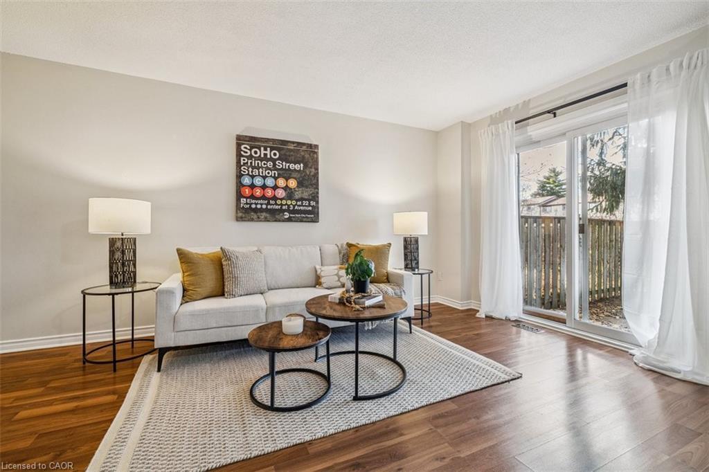 17-1455 Garth Street, Hamilton, ON - Indoor Photo Showing Living Room
