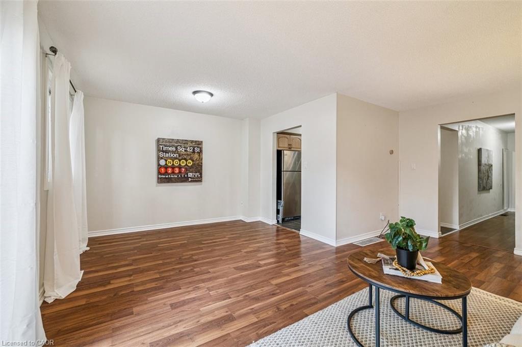 17-1455 Garth Street, Hamilton, ON - Indoor Photo Showing Living Room