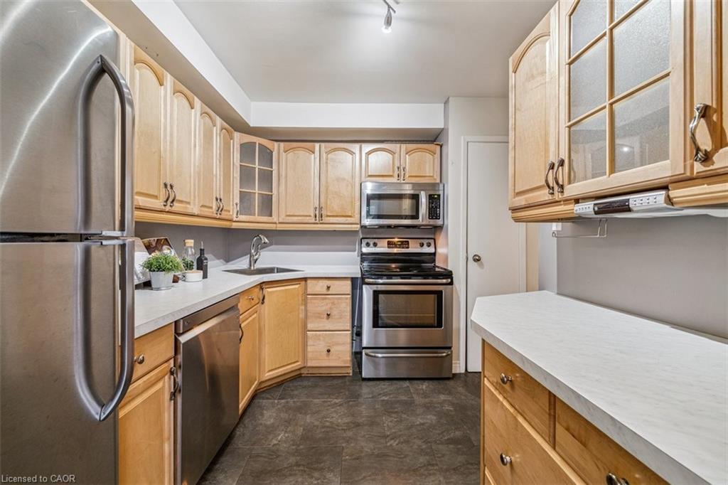17-1455 Garth Street, Hamilton, ON - Indoor Photo Showing Kitchen
