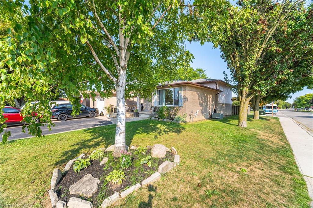 225 Golfwood Drive, Hamilton, ON - Outdoor