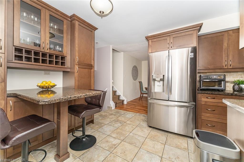 225 Golfwood Drive, Hamilton, ON - Indoor Photo Showing Kitchen