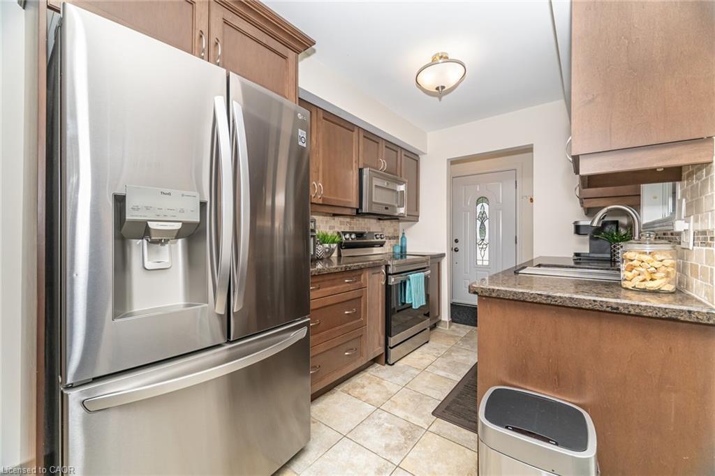 225 Golfwood Drive, Hamilton, ON - Indoor Photo Showing Kitchen
